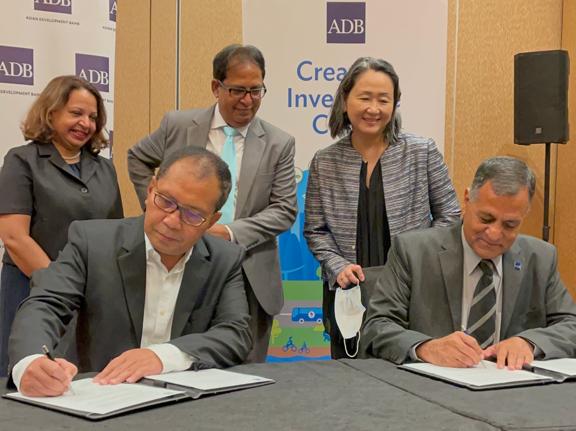 Danny Pomanto-ADB Teken Nota Kolaborasi di World Cities Summit 2022